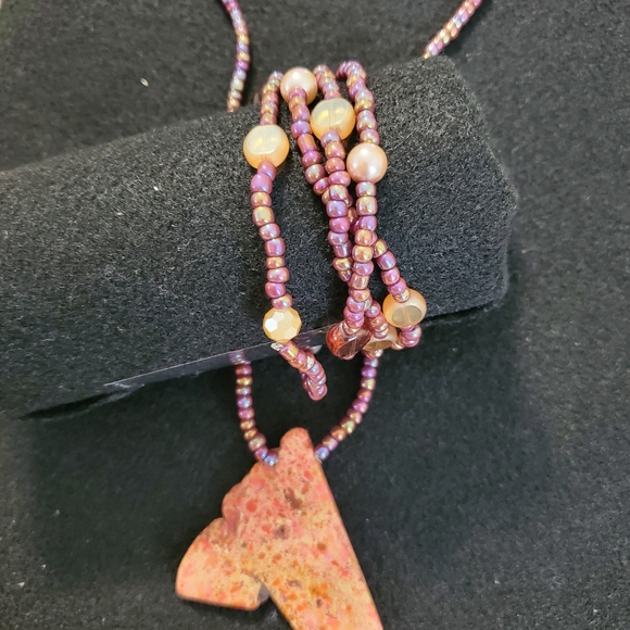 BEAUTIFUL NECKLACE WITH MULTI-PIECE BRACELETS SET. - Picture 5 of 8